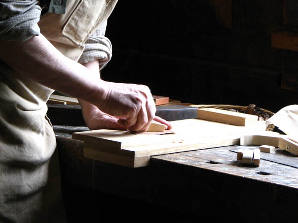 Nacemos de la influencia y formación  heredada en el sector de la <strong>carpintería de madera y ebanistería  en Alforja.</strong>